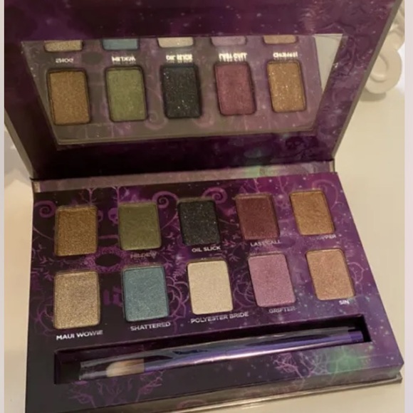 Urban Decay Other - Urban Decay Eye Shadow 10 Shades Palette w/BRUSH